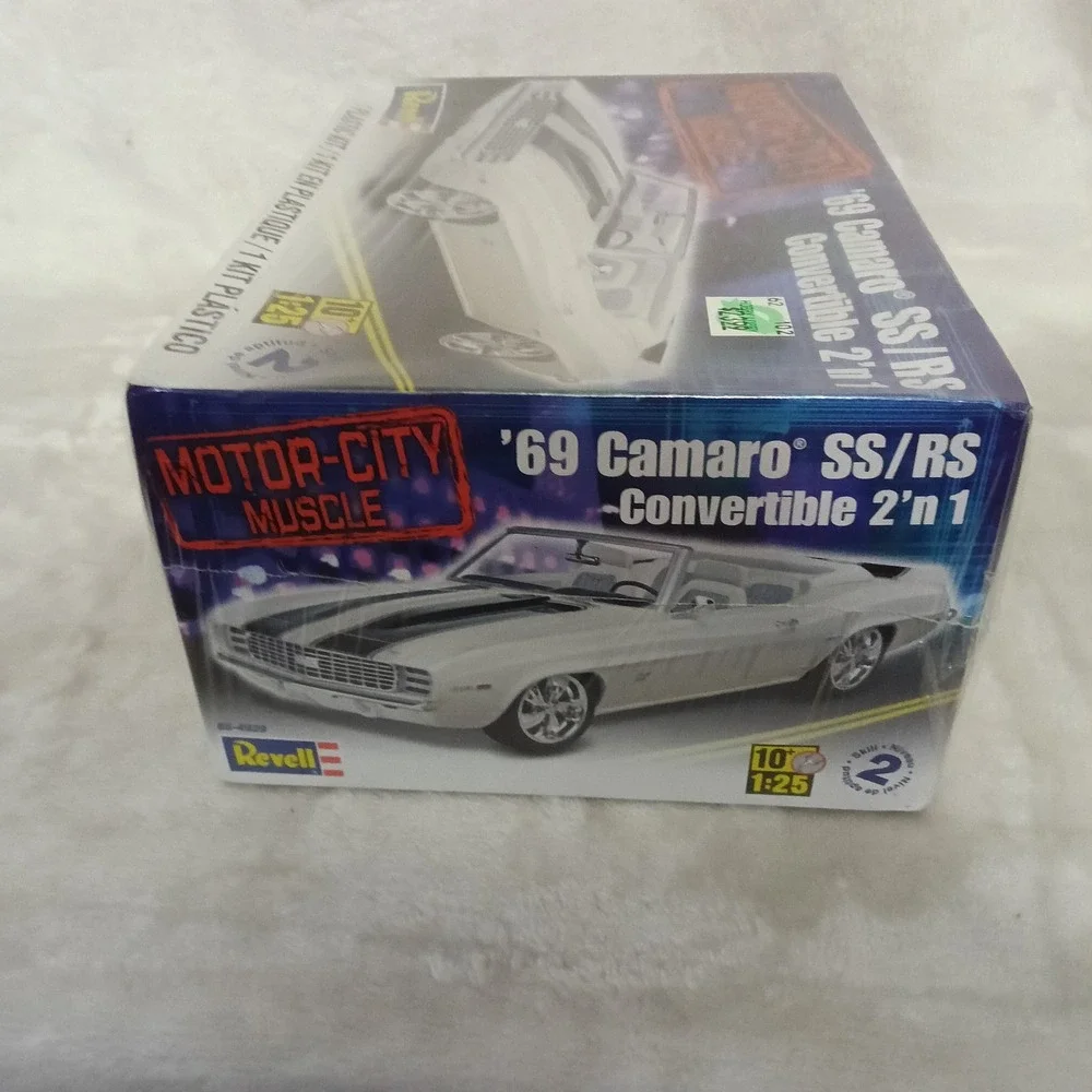 Revell 69 Camaro SS/RS Convertible 2 in 1 Model Kit 1:25 Scale 85-4929 NEW
